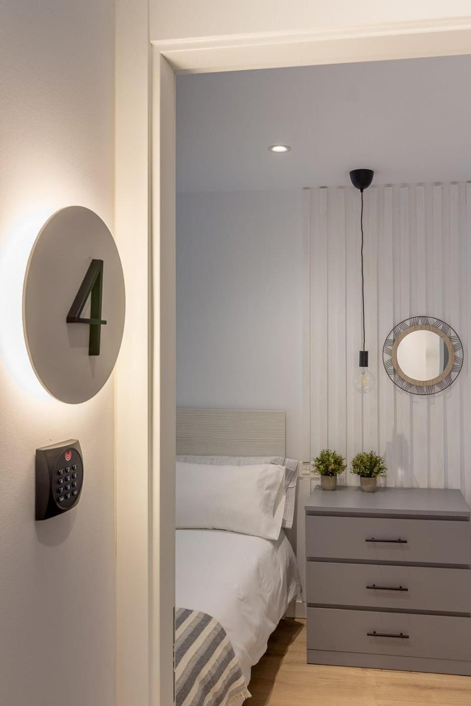 Room4You By Asturias Holidays Овиедо Екстериор снимка